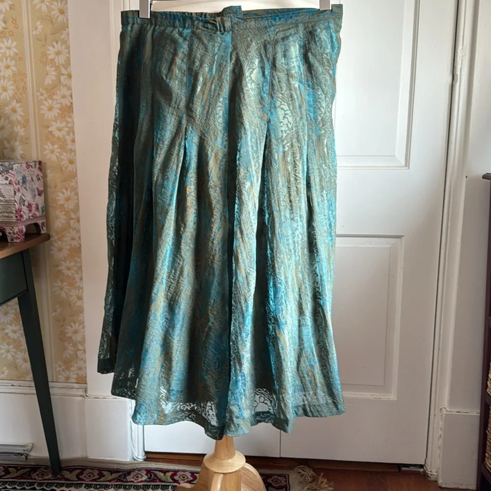 🩱Pretty Coldwater Creek Beautiful ALine Skirt Lace Overlay w/a little Shimmer🩱